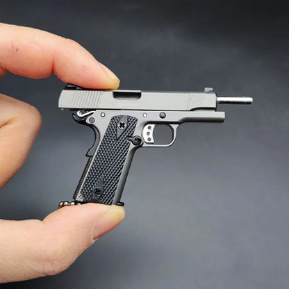 Mini 1:3 Metal Gun Model Keychain – 1911 Toy Pistol, Simulation Game Model for Children, Collectible Gift