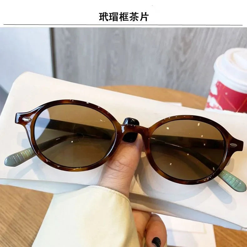 Retro Oval Rivet Sunglasses for Women & Men – UV400 Vintage Fashion Eyewear