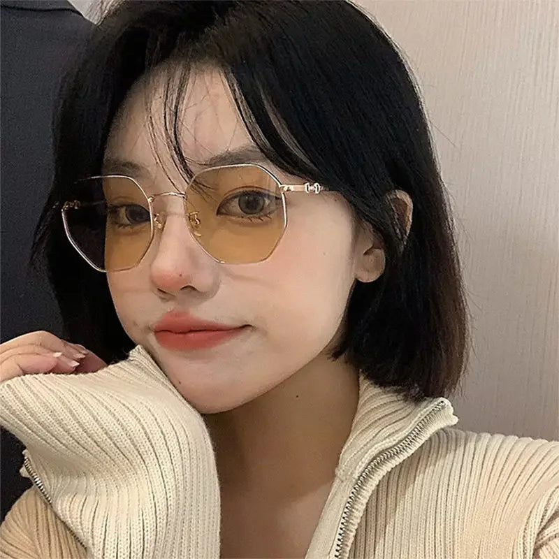 Women's Smart Photochromic Prescription Glasses – Color-Changing Outdoor Sunglasses for Myopia