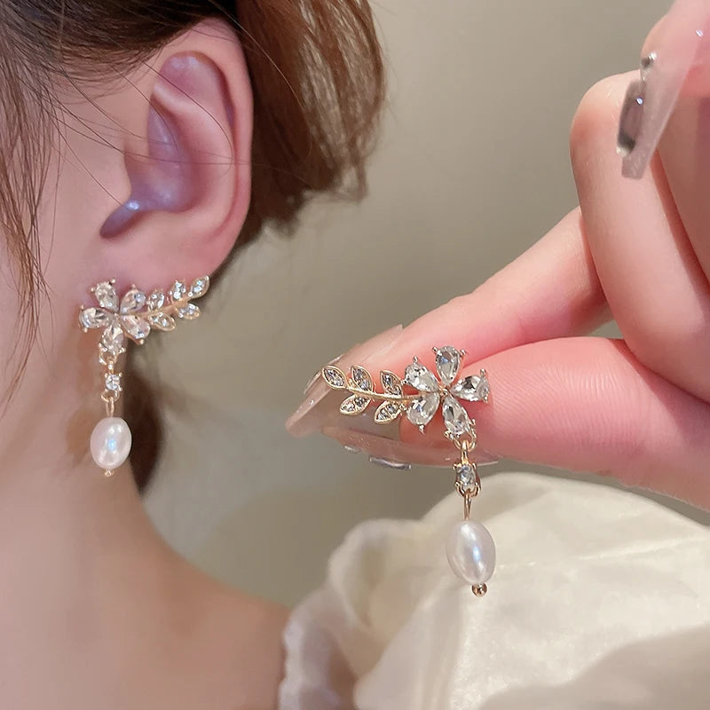 Women’s Light Luxury Zircon Stud Earrings – Flower Leaf Design with Imitation Pearl for Elegant Party & Wedding Jewelry