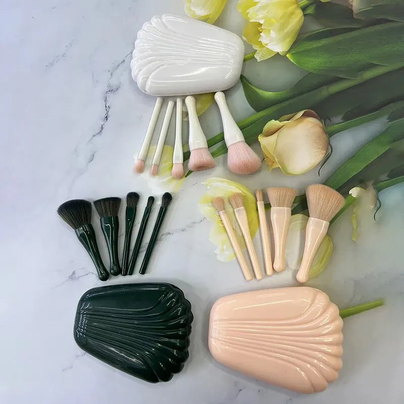 5Pcs Shell Portable Makeup Brush Set with HD Mirror - Soft Fiber Hair Beauty Tool including Lip Brush and Full Cosmetic Brush Set