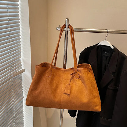 Elegant Suede Shoulder Bag - Stylish Bucket Handbag with Spacious Storage & Versatile Underarm Tote Design