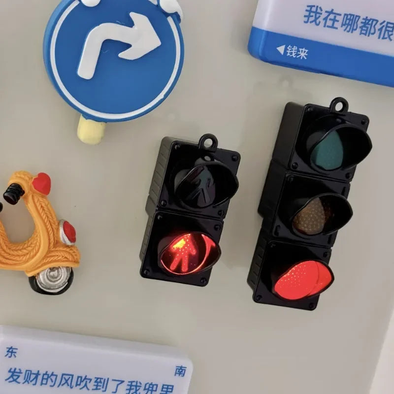 1/4Pcs Mini Simulation Electronic Traffic Light Keychain – LED Pedestrian Light Toy for Kids’ Learning & Gifts