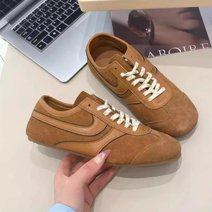 German 2025 Women’s Leather Sneakers — Retro Lace-Up Flat Training Shoes, Large Size Forrest Gump Style