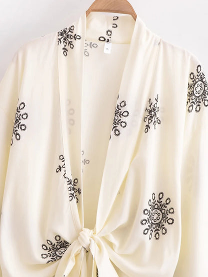 Vintage Boho Women Kimono Cover Up – Floral Print Batwing Sleeve Short Robe for Swimwear, Bikini Beachwear & Resort Outfit