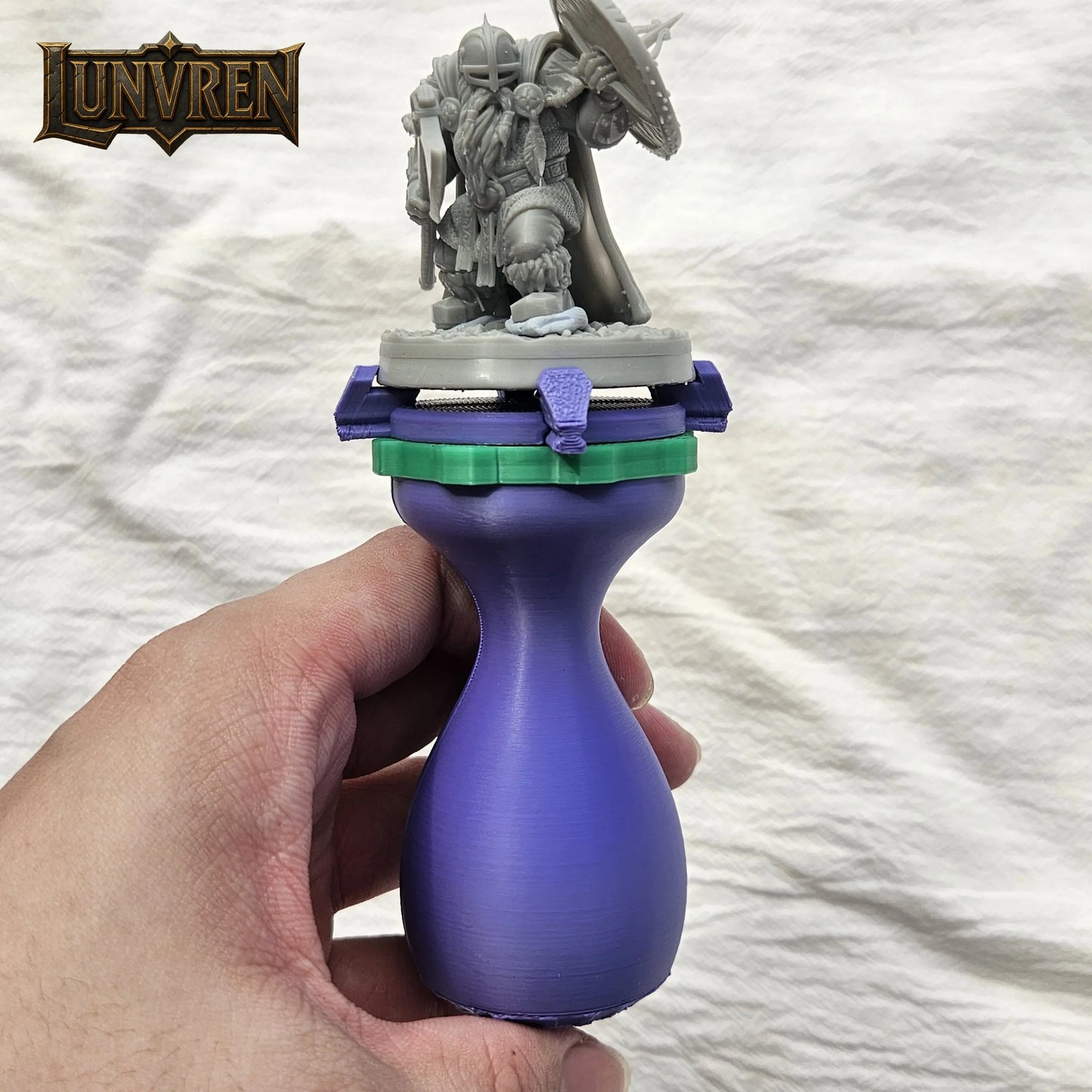Ergonomic Miniature Painting Handle – Compatible with 20–50mm Bases for 40K, D&D & Tabletop Hobby Miniature Painting