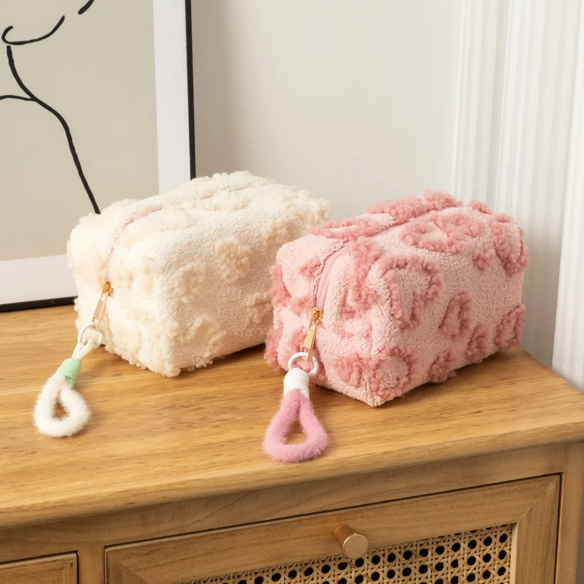 Ins Sweet Plush Makeup Bag – Large Capacity Cute Cosmetic & Toiletries Storage, Portable Travel Bag
