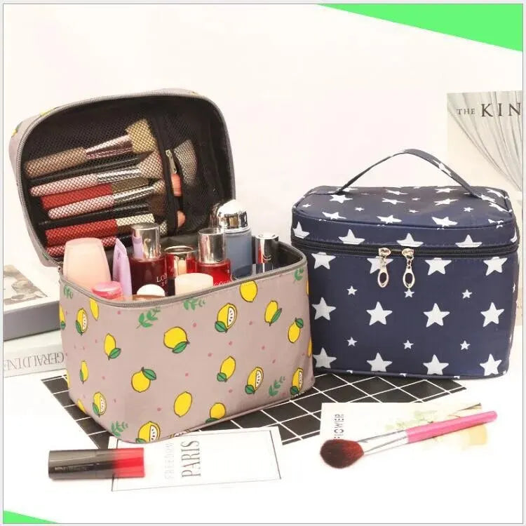 Large Capacity Geometric Pattern Makeup Storage Bag: Cute & Waterproof Travel Accessory in Urban Simple Style - Unisex Polyester Material