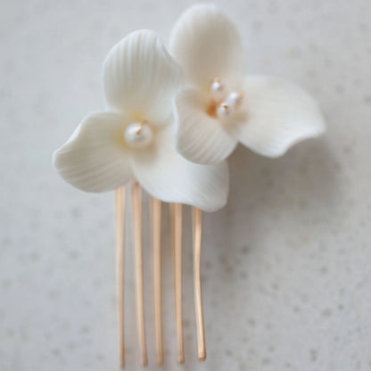 Mini White Ceramic Flower Hair Combs – Simple Pearl Side Clips, Elegant Wedding Hairpins, Bride Headdress for Women