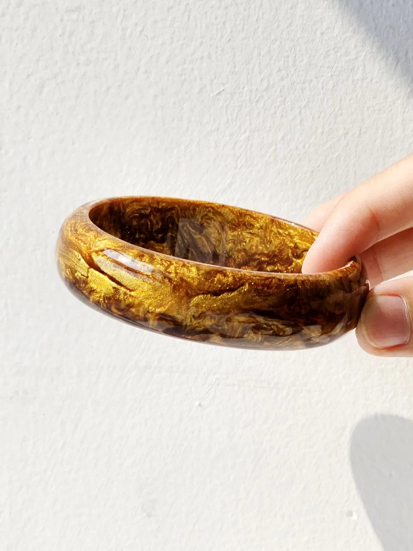 Creative Retro Geometric Chunky Brown Resin Bracelet – Autumn Winter Sweater Bangle for Women 2025