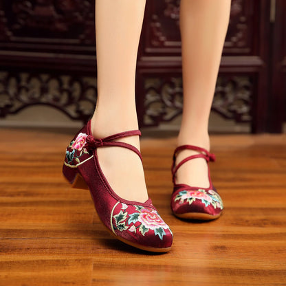 Women’s Embroidered Traditional Shoes - Vintage Chinese Hanfu Qipao Beijing Style Ethnic Dance Footwear