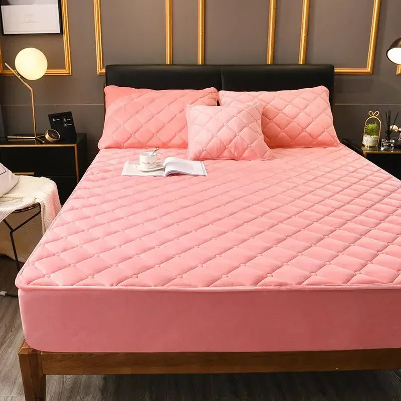 Plush Quilted Mattress Cover - Thick Warm Crystal Velvet Fitted Bed Sheet for Queen & King Beds, Pillowcase Not Included
