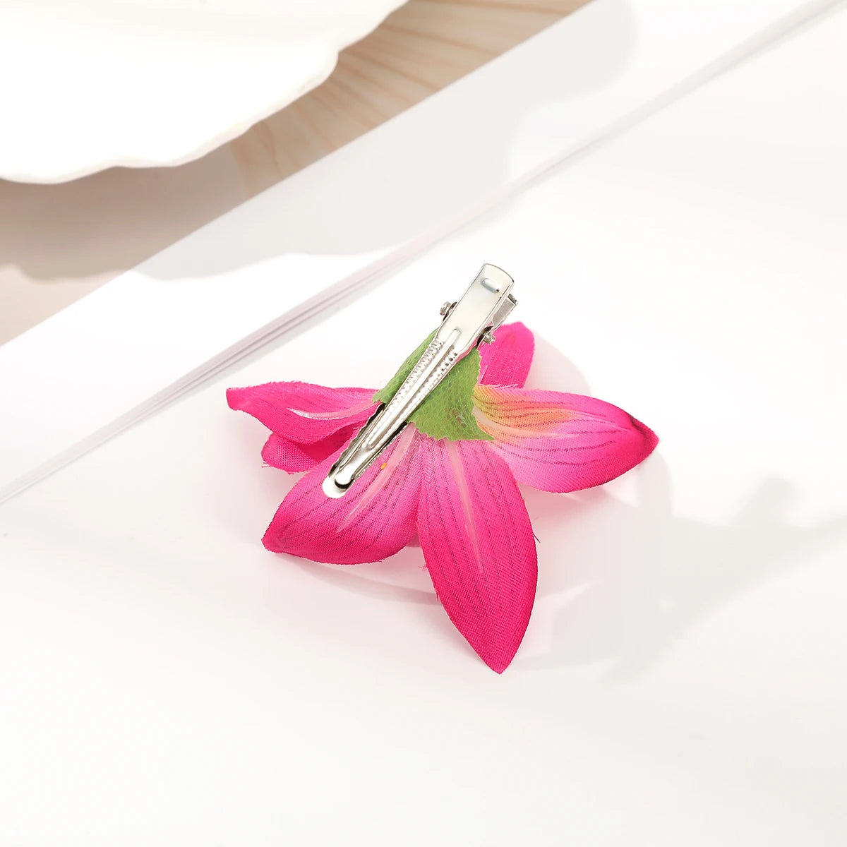 Simulated Orchid Flower Hairpins – White & Pink Hair Clips for Women, Summer Travel Seaside Fashion Headwear