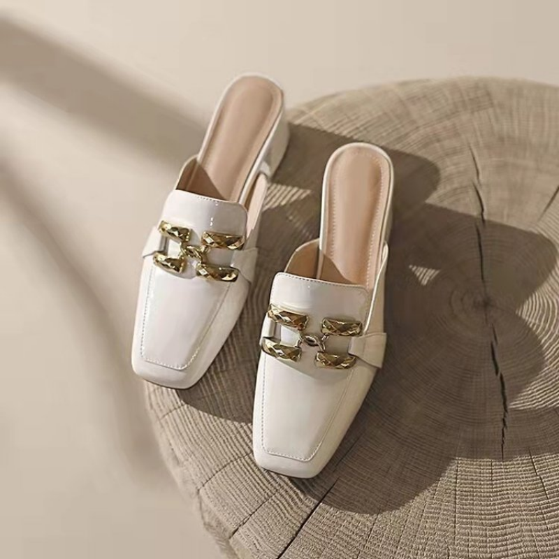Fashion Women’s Half Slippers — Outdoor Med-Heeled Slides with Toe Chain Decoration, Luxury Square Heel Sandals 2023