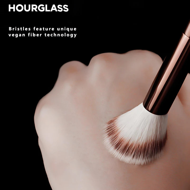 HOURGLASS No. 15 Liquid Blush & Angled Contour Brush – Professional Loose Powder Beauty Tool