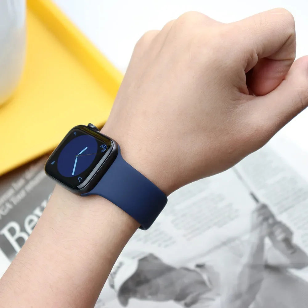 Silicone Sport Band for Apple Watch — Fits Ultra 2/3 & Series 11–SE (40–49mm)