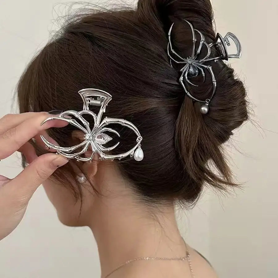 Women's Y2K Skull Spider Hair Clip - Rhinestone Pearl Alloy Claw Design for Stylish Daily Hair Accessories