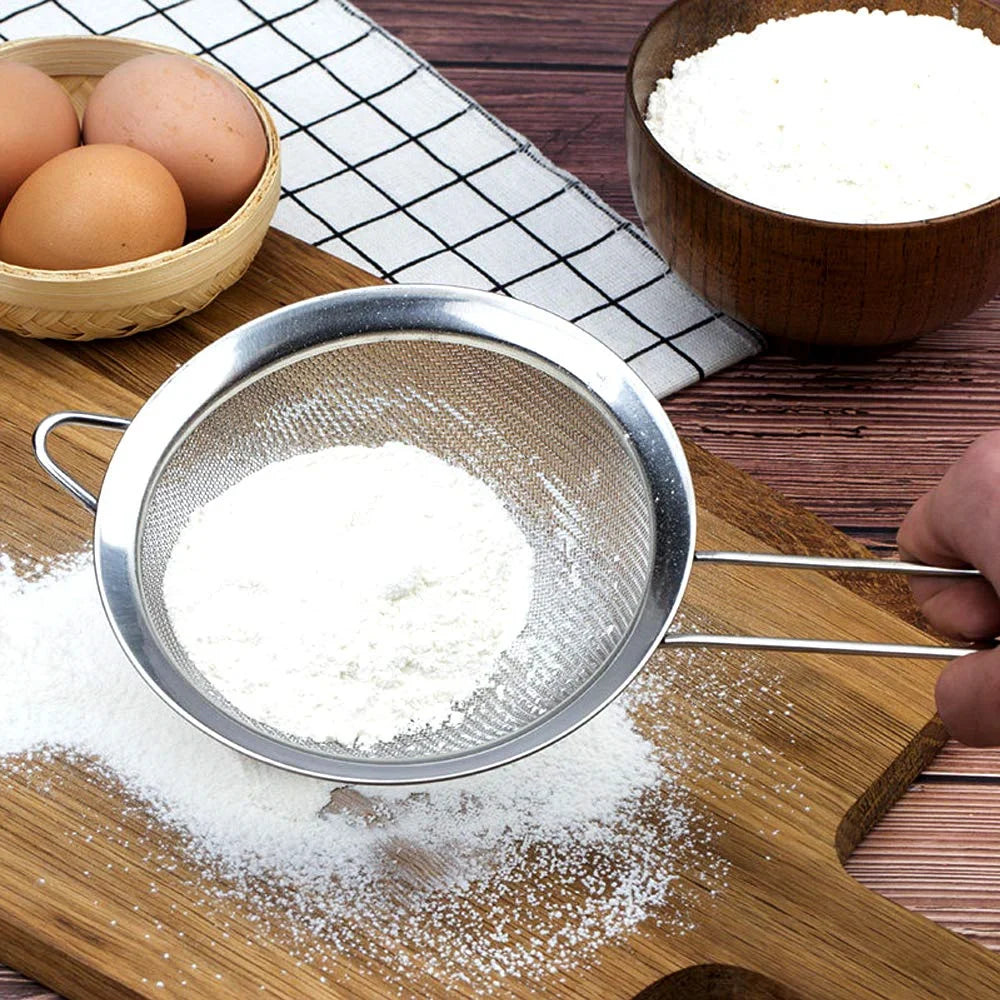 Stainless Steel Fine Mesh Flour Sifter with Handle: Baking Accessories for Precise Flour Sieving - Item 0859