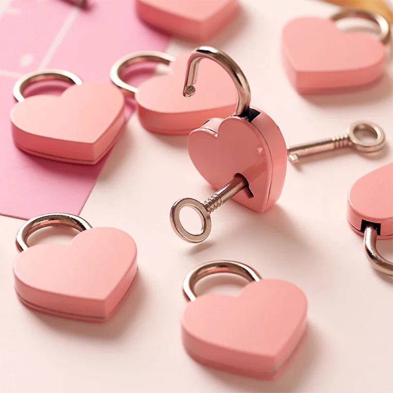 30x39mm Antique Heart-Shaped Padlock – Vintage Pink Romantic Key Lock for Diaries, Weddings, and Jewelry