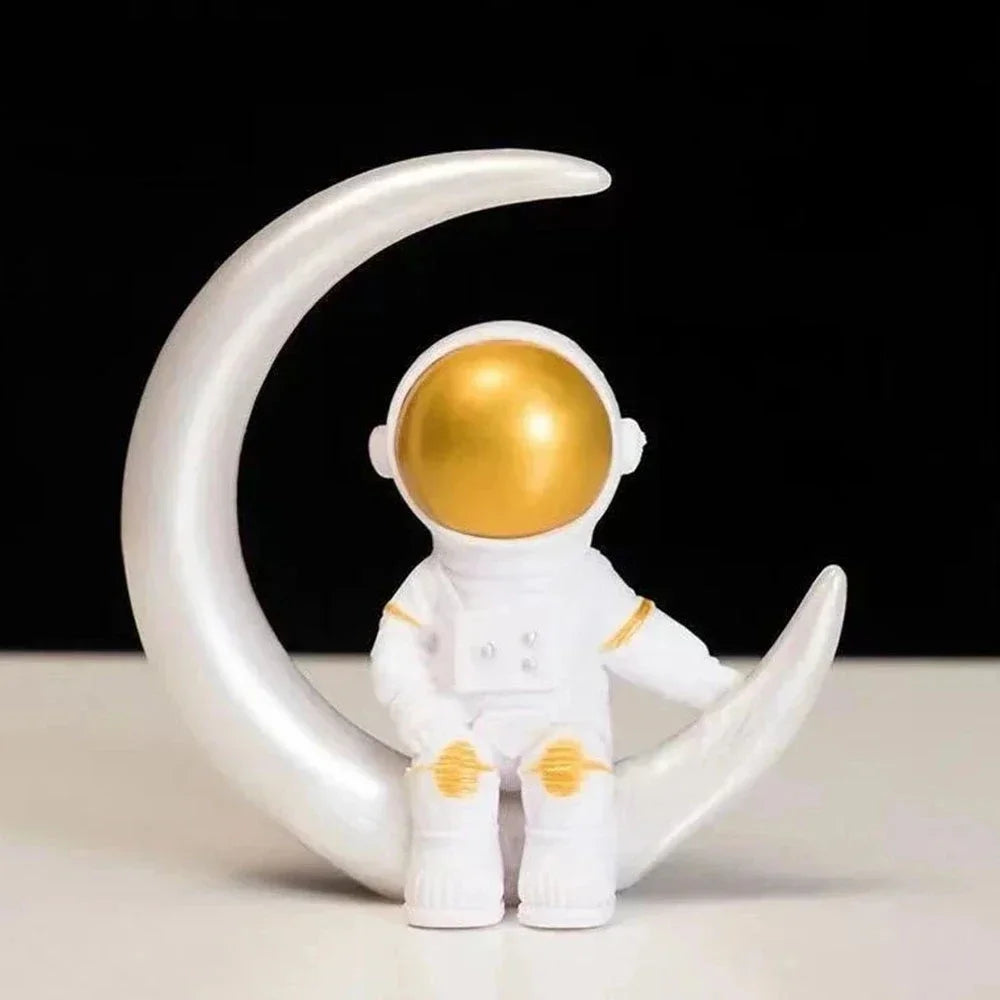 4-Piece Astronaut Figurine Set – Spaceman Statue Sculpture Educational Toy & Desktop Home Decoration Gift for Kids