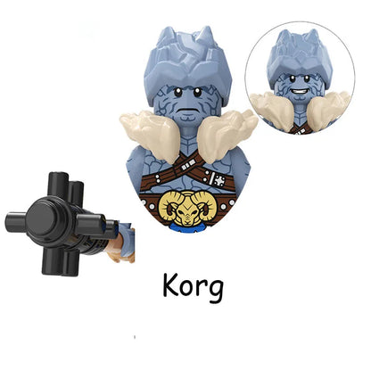 Super Heroes Model Figure Blocks – Invisible Predator vs Alien Jungle Killer Construction Toy for Children