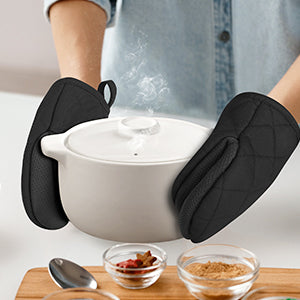 Short Silicone Oven Mitts – High Heat Resistant 500℉ Kitchen Gloves with Non-Slip Grip & Hanging Loop (Black)