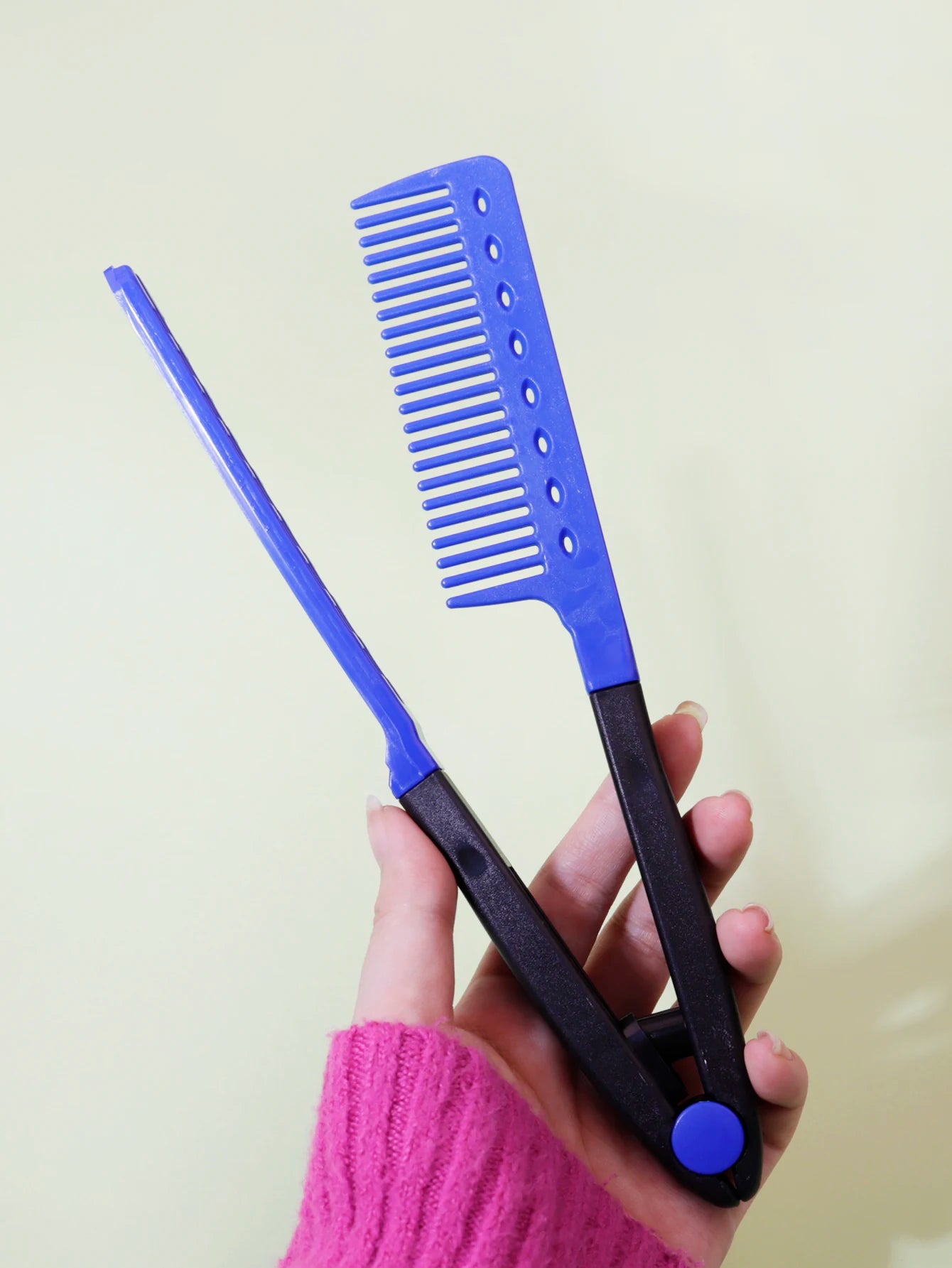 Flat Comb Straight Hair Salon Brush – V-Shaped Styling Comb, Hair Straightener for Beauty & Smooth Hair