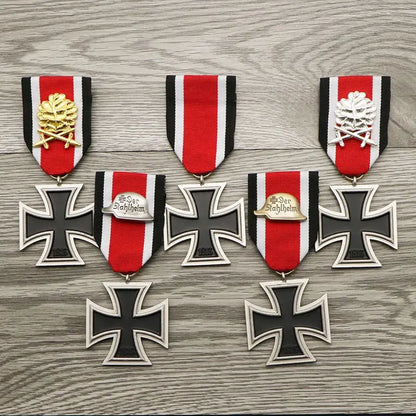 Iron Cross Second Class Oak Leaves Badge — Helmet Pendant Medal with Ribbon, Pin-Style Military Decoration Craft
