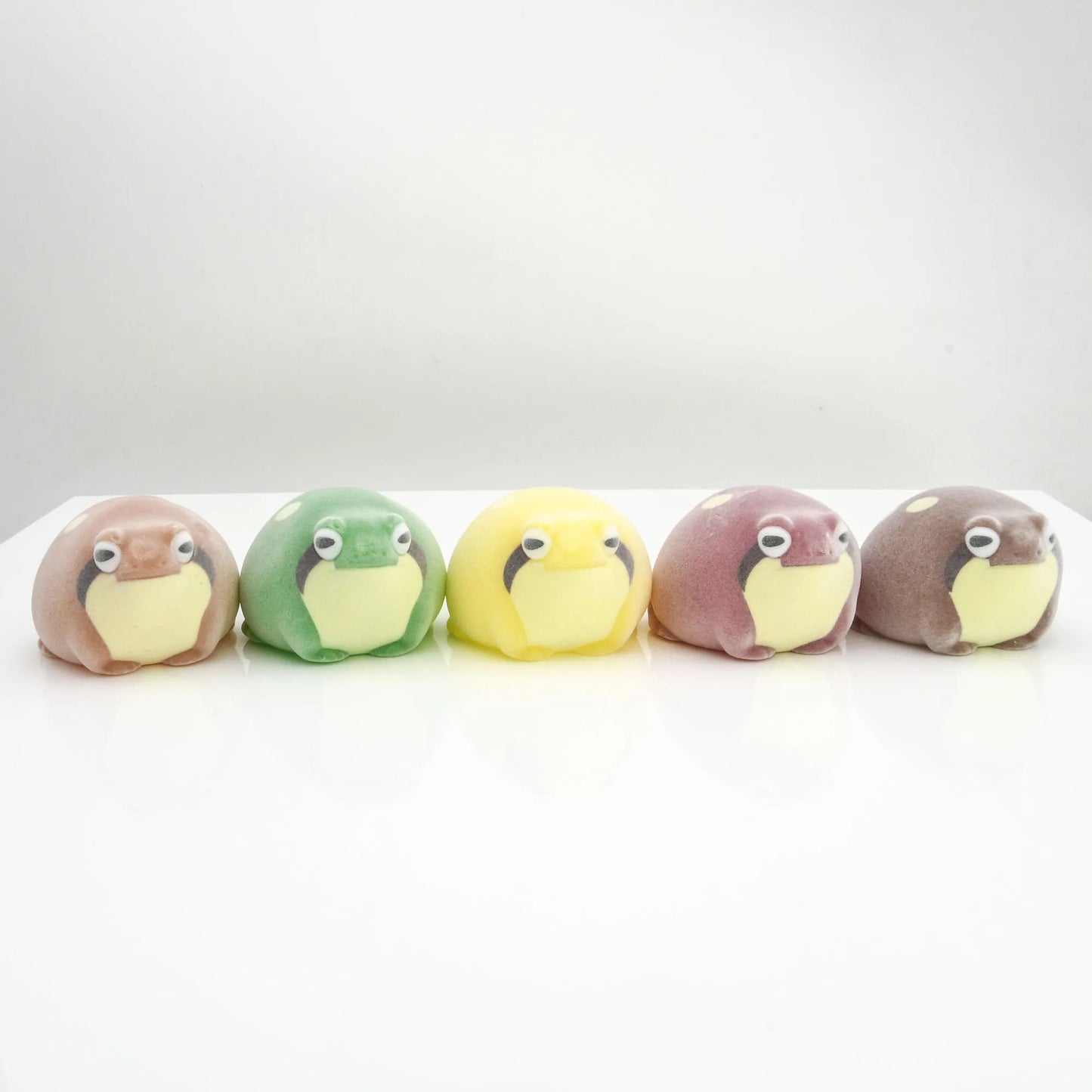 Yell World Capsule Toy – Kinako Mabushi Warabimochi Kawaii Pet Flocked Soft Squeeze Frog Figures