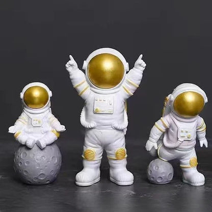 4-Piece Astronaut Figurine Set – Spaceman Statue Sculpture Educational Toy & Desktop Home Decoration Gift for Kids