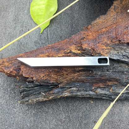 EDC Stainless Steel Pry Bar Keychain – Small Heavy-Duty Pocket Tool for Everyday Carry & Outdoor Activities