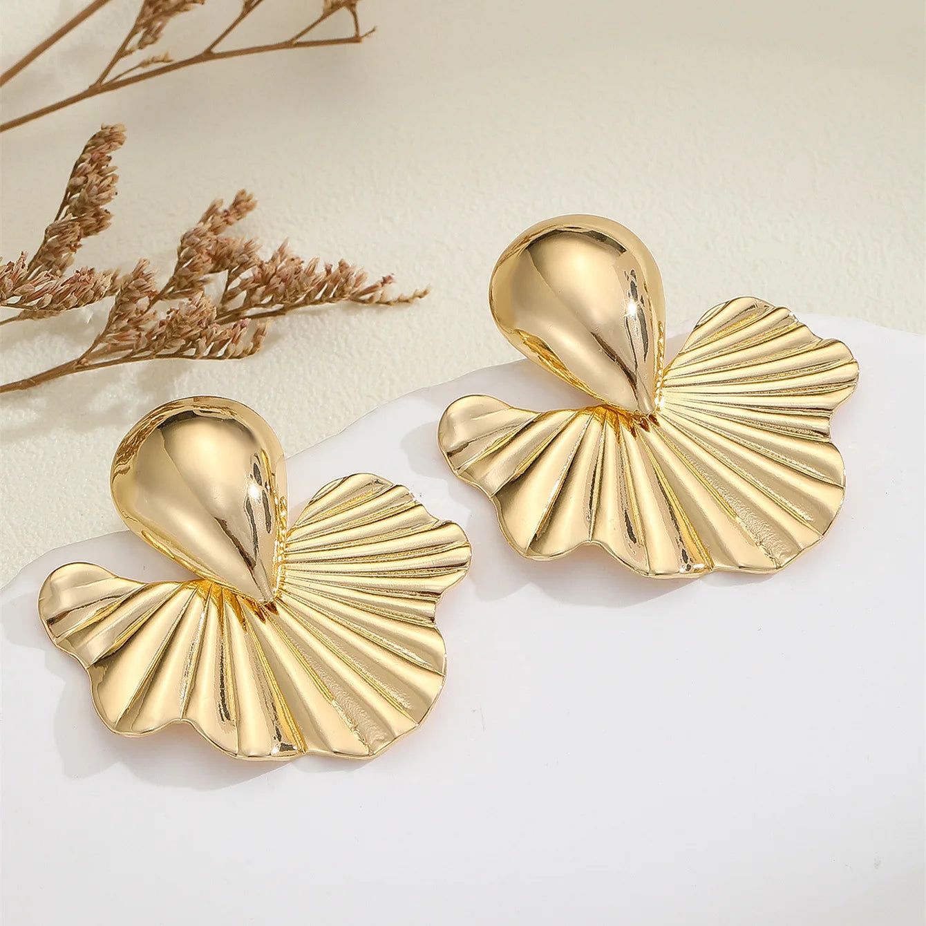 Retro Baroque Pearl Stud Earrings – Gold Irregular Alloy Jewelry for Women