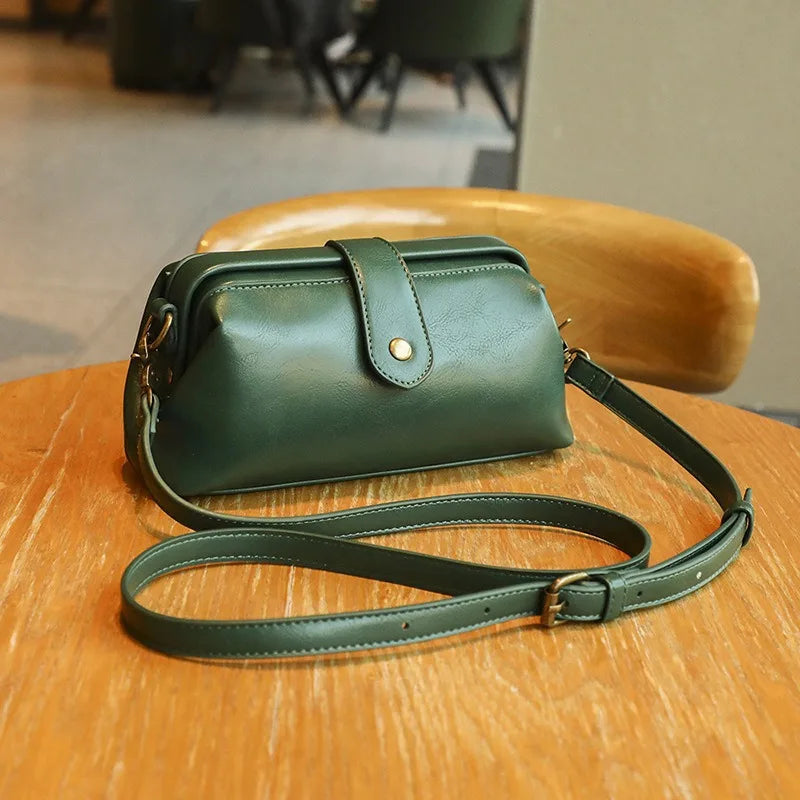 Minimalist Women’s PU Shoulder Bag - Trendy Crossbody Handbag with Clip for Daily & Professional Use