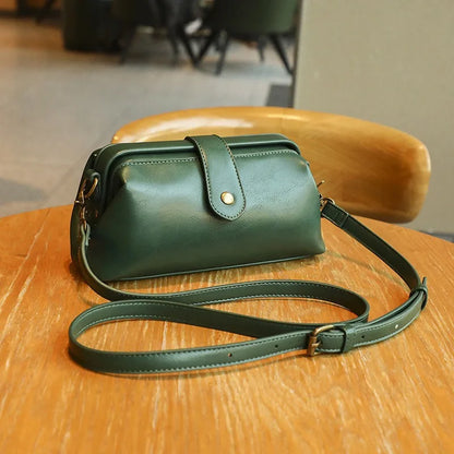 Minimalist Women’s PU Shoulder Bag - Trendy Crossbody Handbag with Clip for Daily & Professional Use
