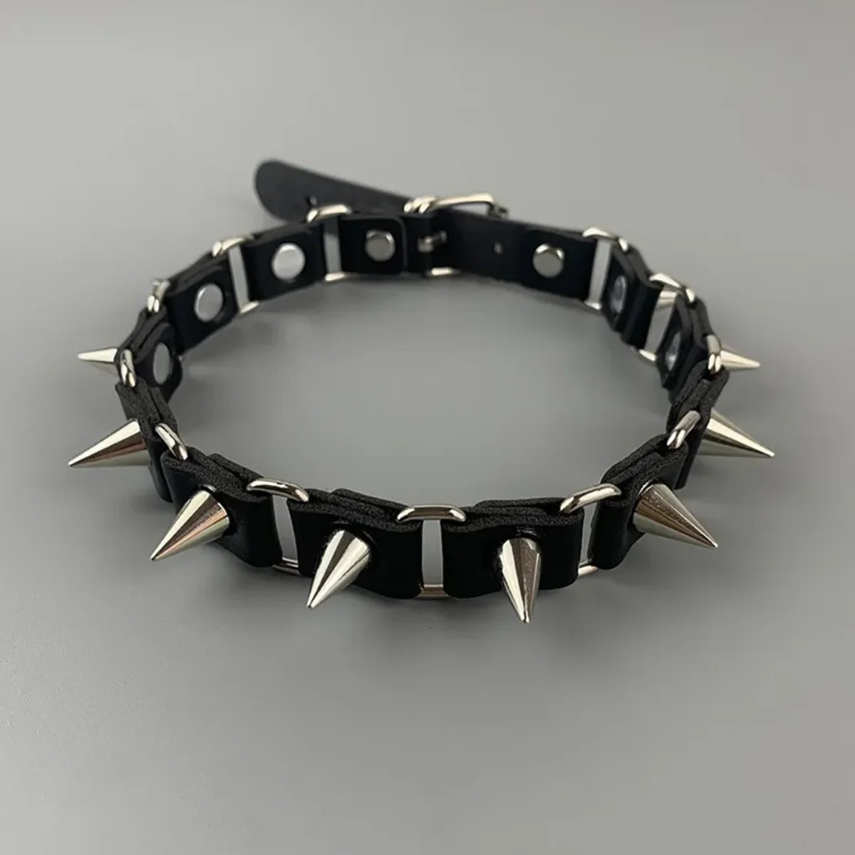 Riveted Leather Necklace – Gothic Style Punk Collarbone Chain, Black Halloween Neck Jewelry Accessory for Women