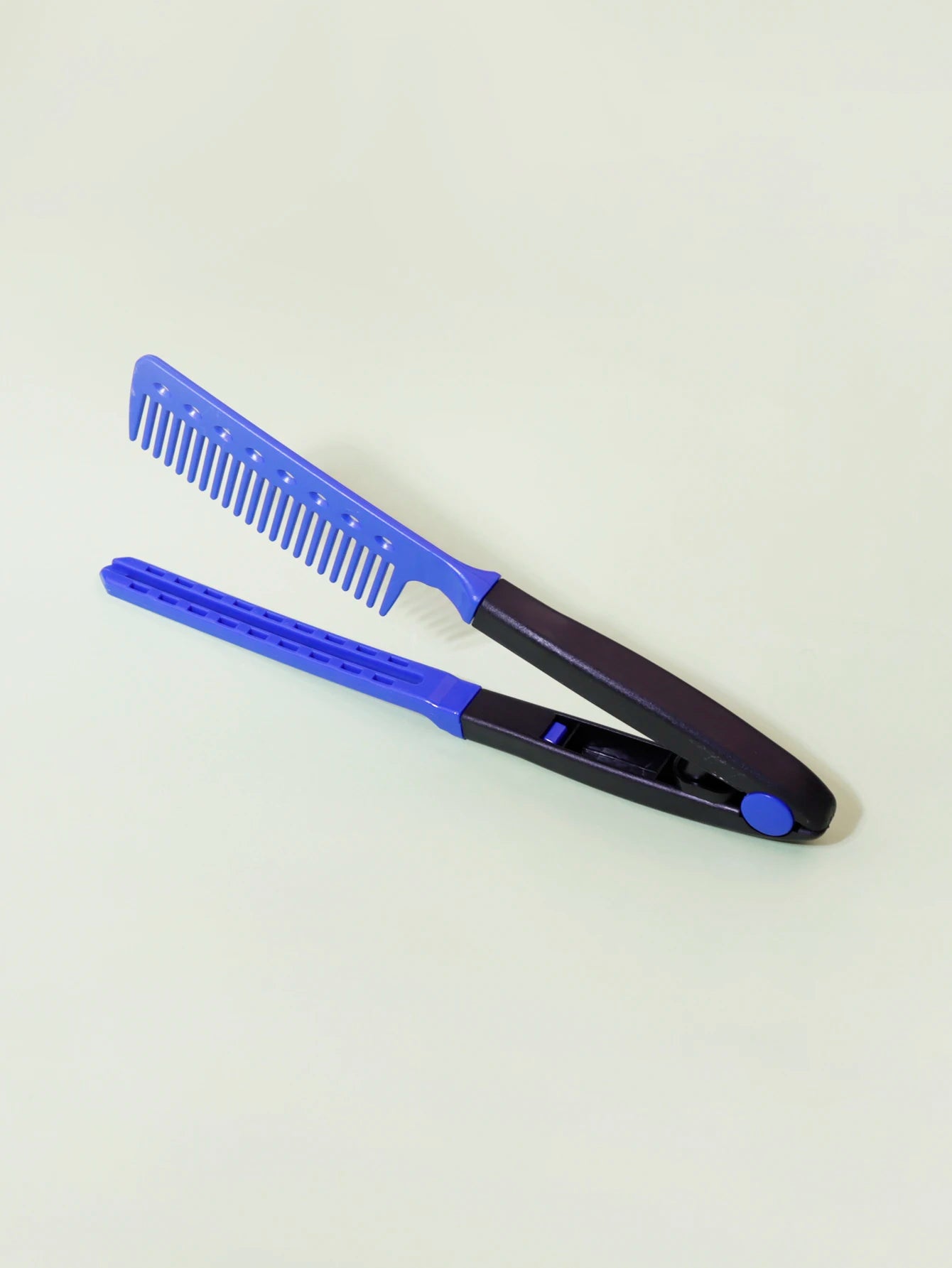 Flat Comb Straight Hair Salon Brush – V-Shaped Styling Comb, Hair Straightener for Beauty & Smooth Hair