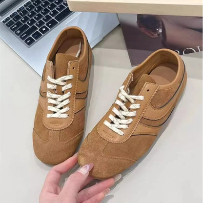 German 2025 Women’s Leather Sneakers — Retro Lace-Up Flat Training Shoes, Large Size Forrest Gump Style