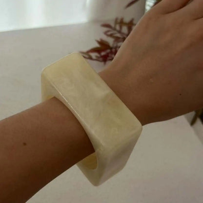 Vintage Punk Beige Thick Resin Acrylic Geometric Wide Cuff Bangle – Irregular Smudging Bracelet for Women