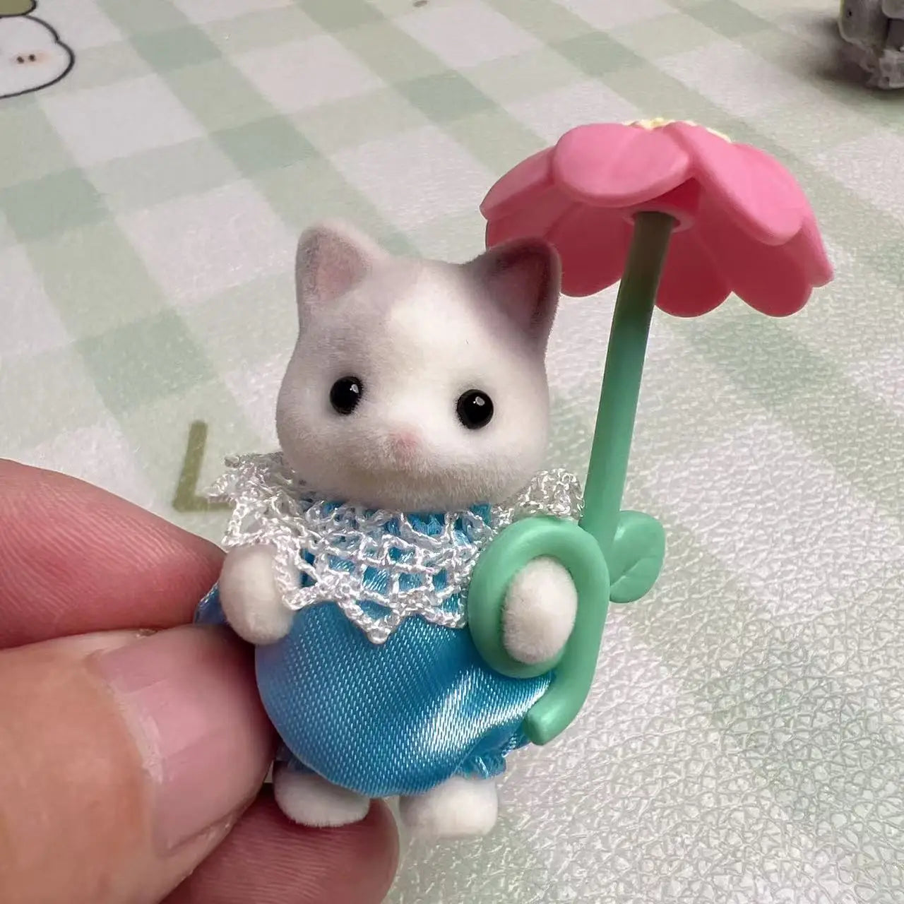 Sylvanian Families Blind Keychain Accessories – Original Mini Figures & Kids’ Toy Kitchen Set
