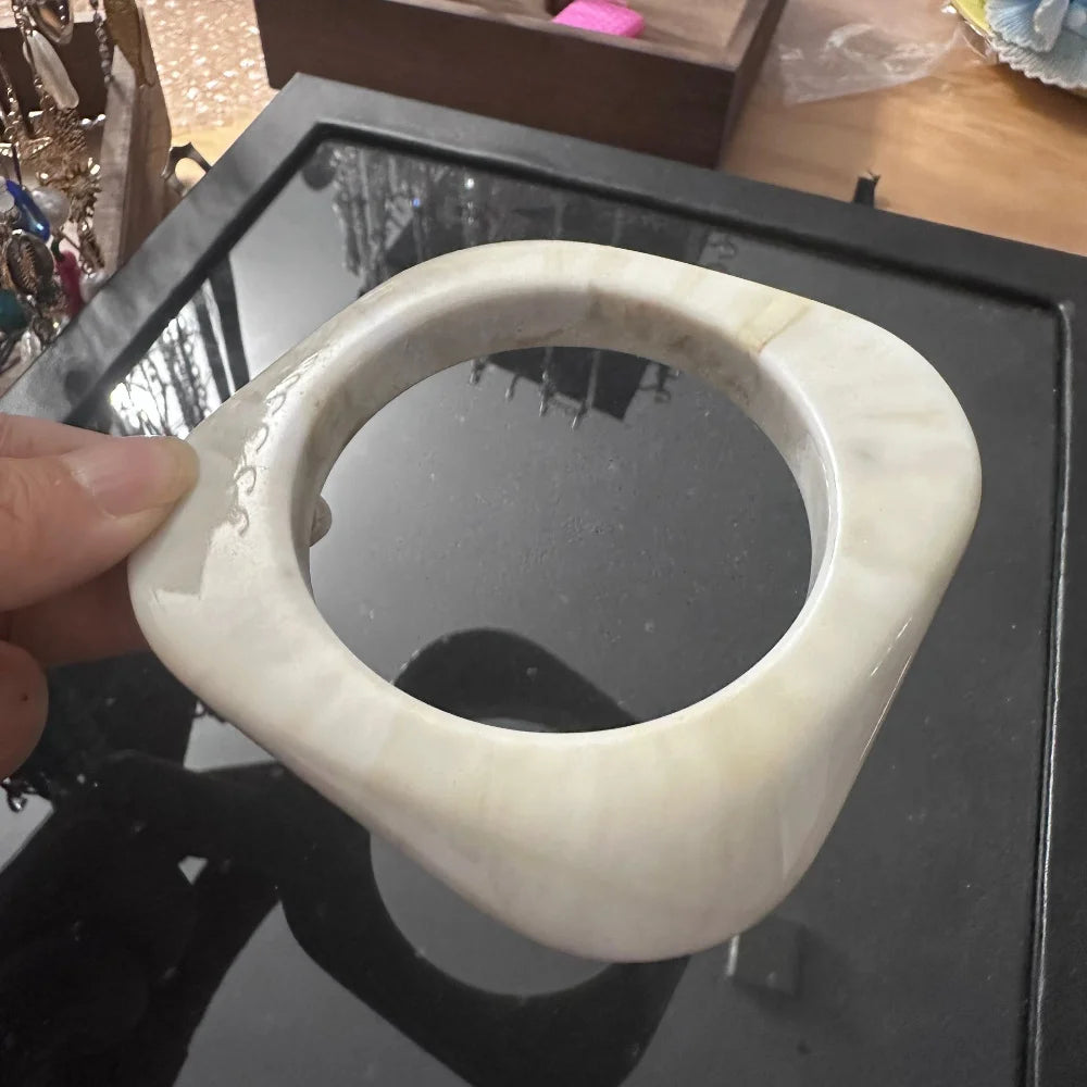 Exaggerated Thick Resin Off-White Imitation Marble Wide Bracelet – Stylish Jewelry for Women’s Party & Vacation
