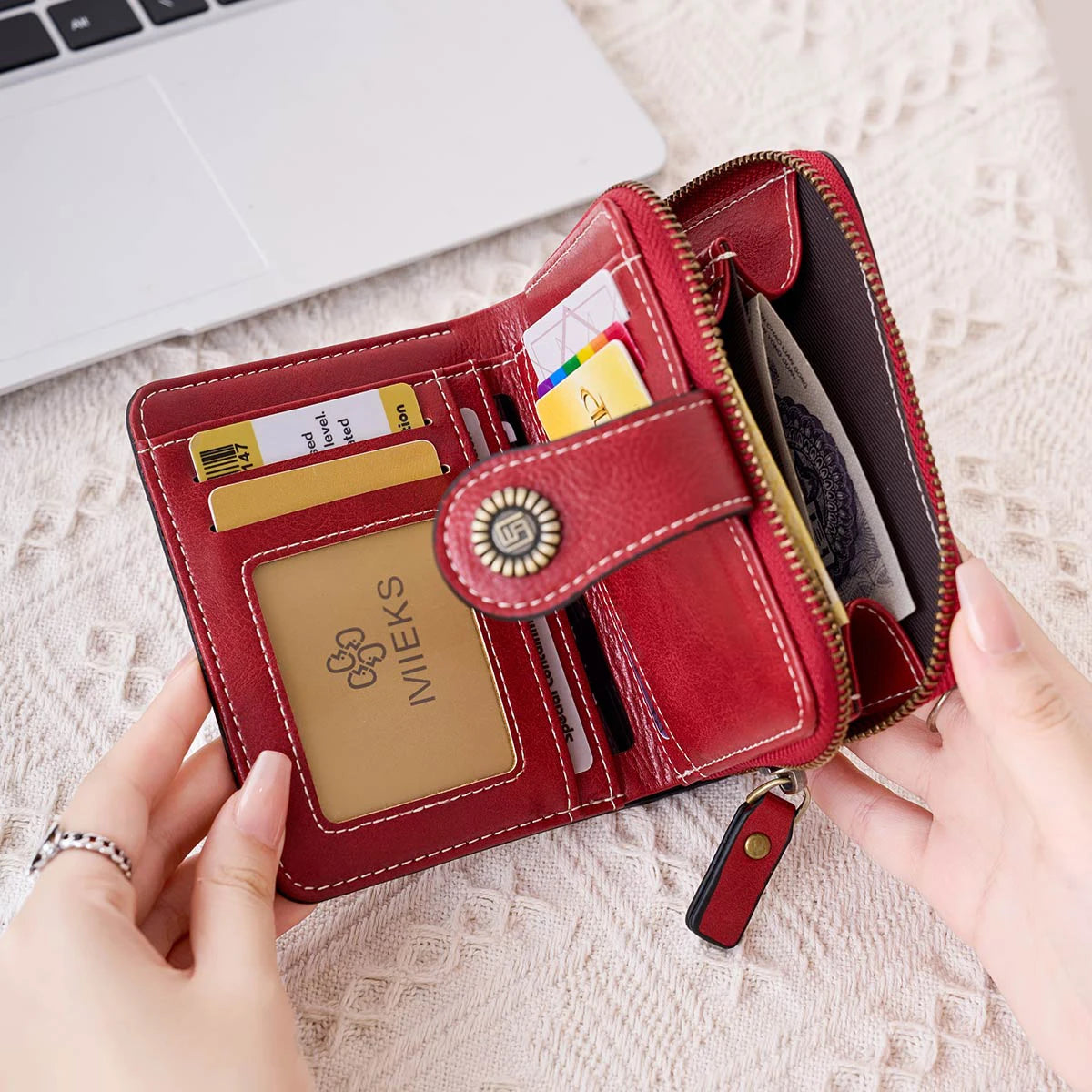 Retro Hollow-Out Short Purse for Women – Multi-Card Zipper Wallet, European & American Fashion Design