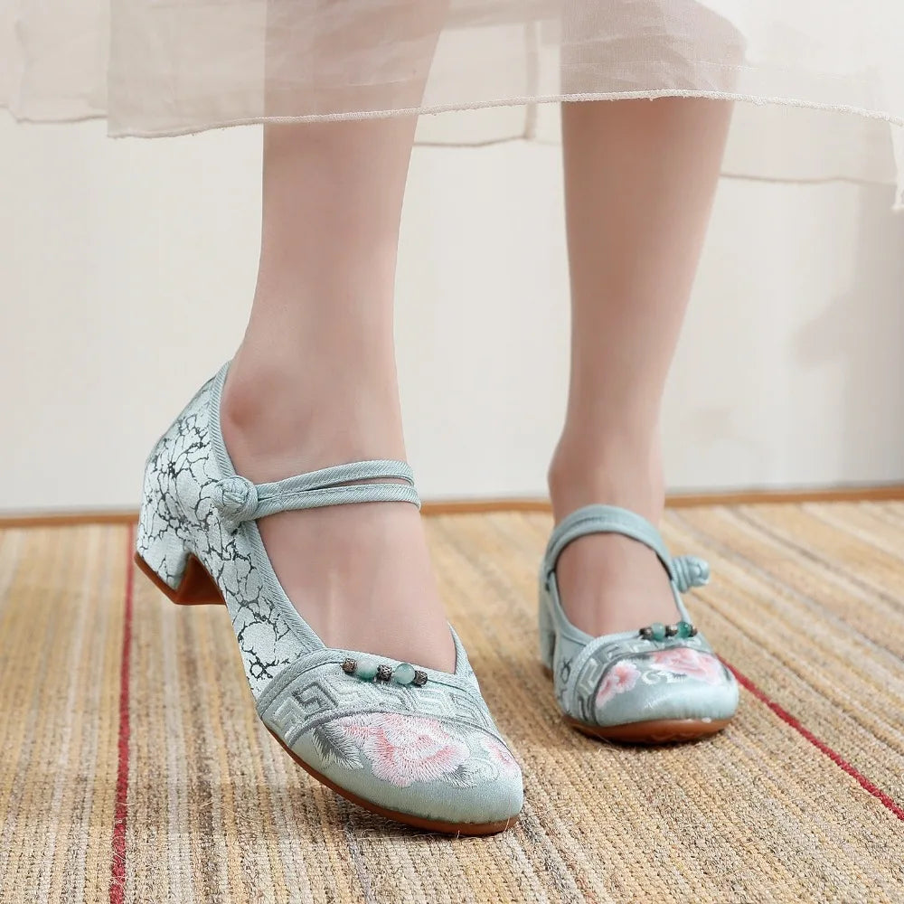 Women’s Embroidered Traditional Shoes - Vintage Chinese Hanfu Qipao Beijing Style Ethnic Dance Footwear