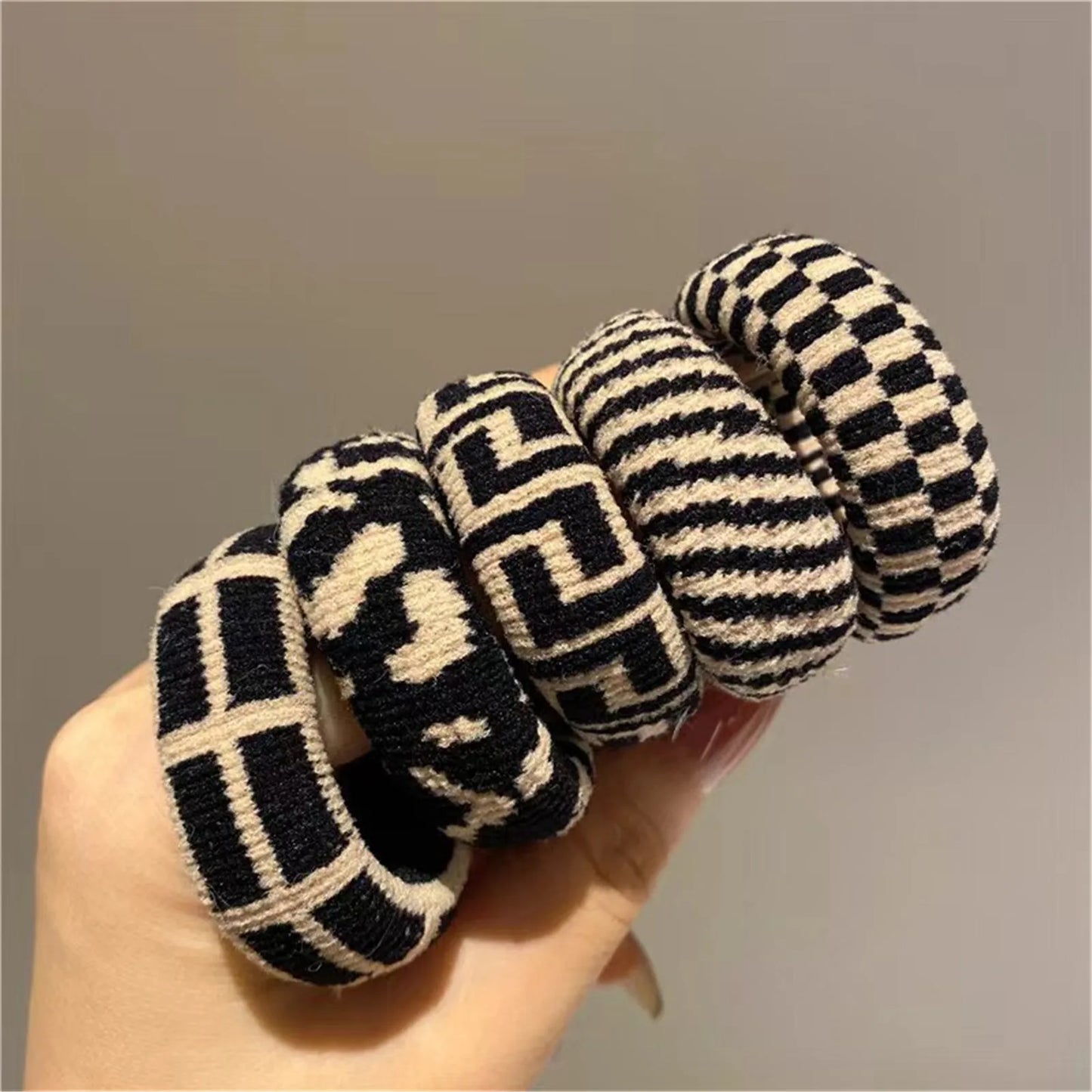 Seamless Checkered Hair Ties - 5-Piece High-Elasticity Traceless Hair Bands