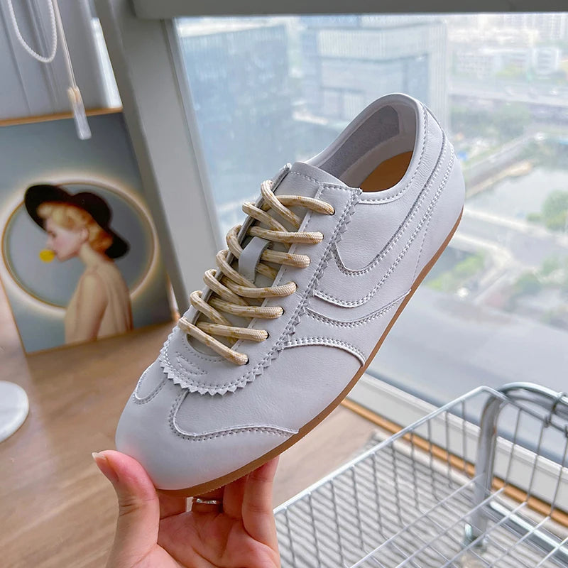German 2025 Women’s Leather Sneakers — Retro Lace-Up Flat Training Shoes, Large Size Forrest Gump Style