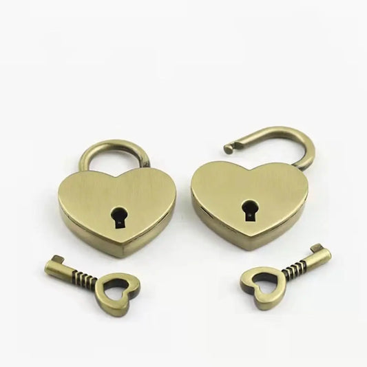 Vintage Heart-Shaped Key Lock – Mini Jewelry Box, Diary, and Luggage Padlock in Zinc Alloy for Travel & Decoration