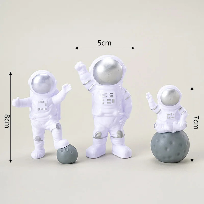 4-Piece Astronaut Figurine Set – Spaceman Statue Sculpture Educational Toy & Desktop Home Decoration Gift for Kids