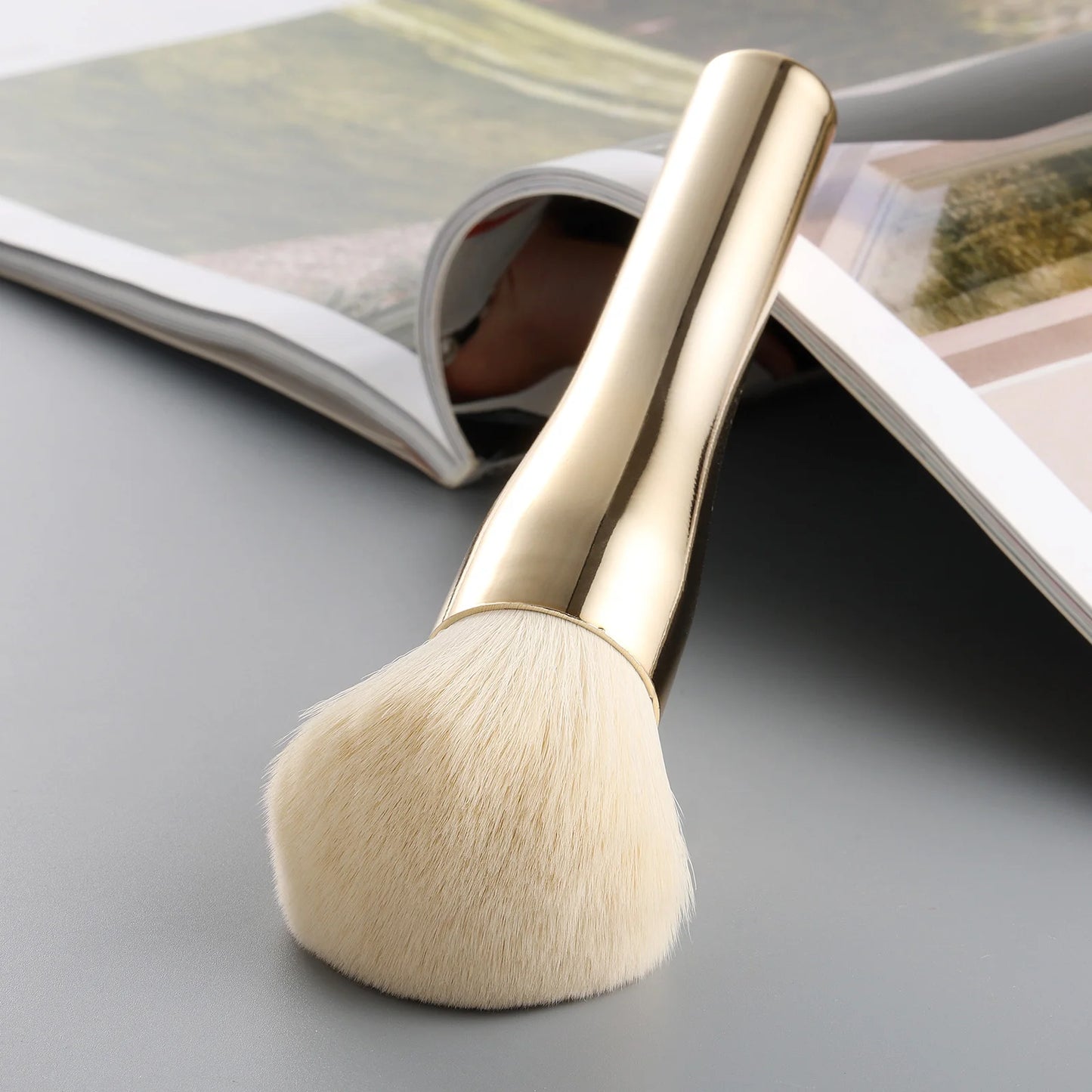 Professional Large Single Powder Brush – High-Quality Makeup Tool
