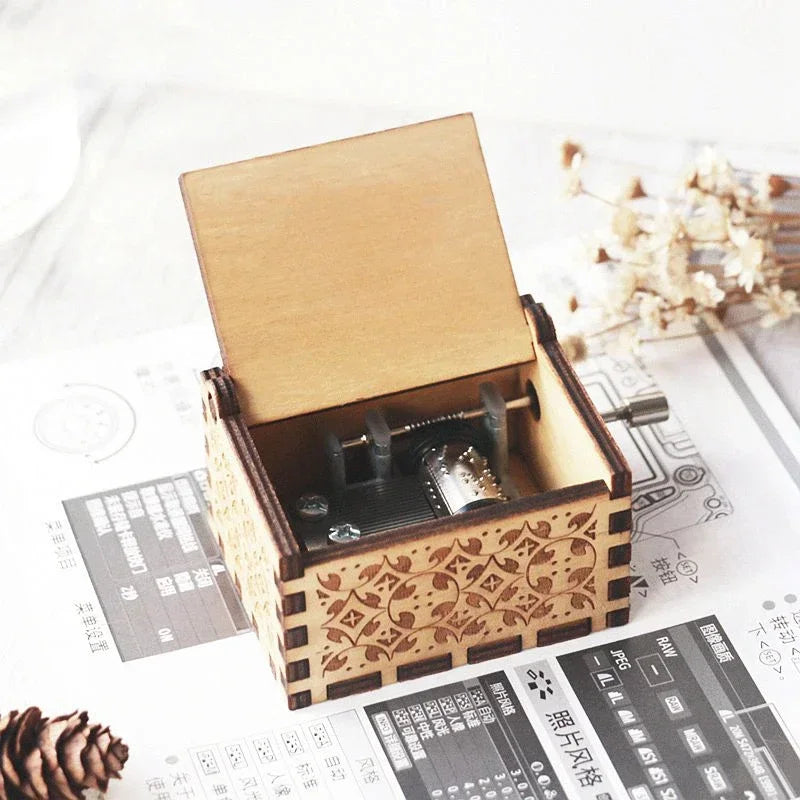 Star Wars Anime Wooden Hand-Crank Music Box – Creative Octave Gift for Couples, Weddings, Birthdays, and Xmas Decoration