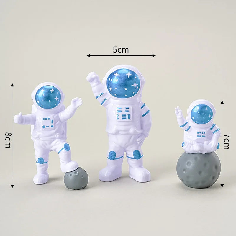 4-Piece Astronaut Figurine Set – Spaceman Statue Sculpture Educational Toy & Desktop Home Decoration Gift for Kids