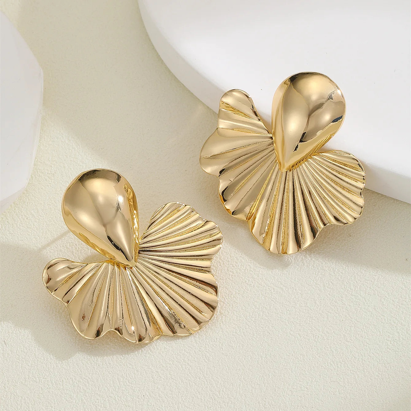 Retro Baroque Pearl Stud Earrings – Gold Irregular Alloy Jewelry for Women